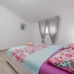 2 Bedroom Lovely In דירה