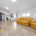 דירה 2 Bedroom Lovely In *