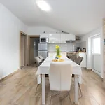 2 Bedroom Lovely In דירה ורסי