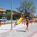 2 Bedroom Lovely In ורסי