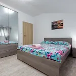 2 Bedroom Lovely In דירה