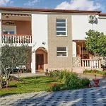 דירה 2 Bedroom Lovely In ורסי