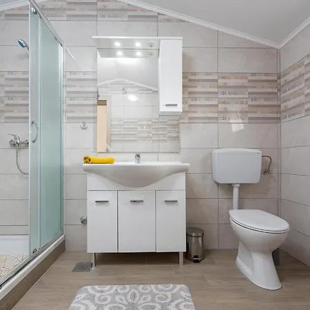 Gorgeous Apartment In Vrsi With Wifi Appartamento