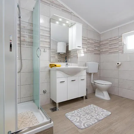 Gorgeous Apartment In Vrsi With Wifi * Vrsi
