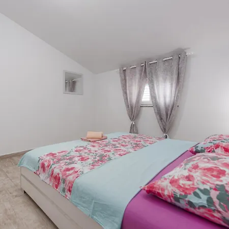 Gorgeous Apartment In Vrsi With Wifi Appartamento