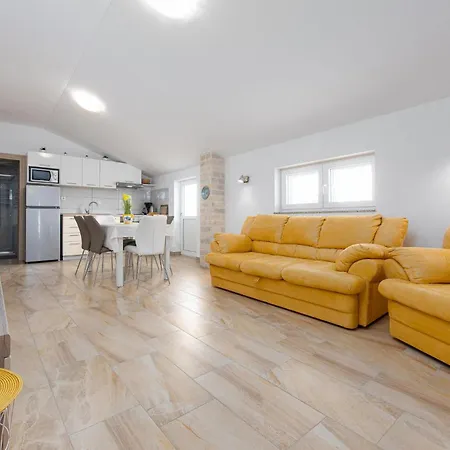 Appartamento Gorgeous Apartment In Vrsi With Wifi *