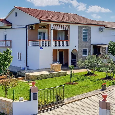 Gorgeous Apartment In Vrsi With Wifi Appartamento *