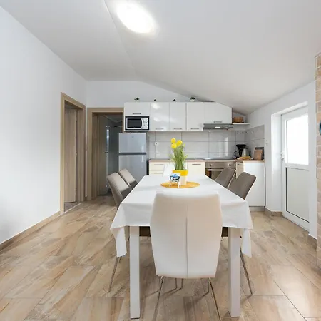 Gorgeous Apartment In Vrsi With Wifi Appartamento Vrsi