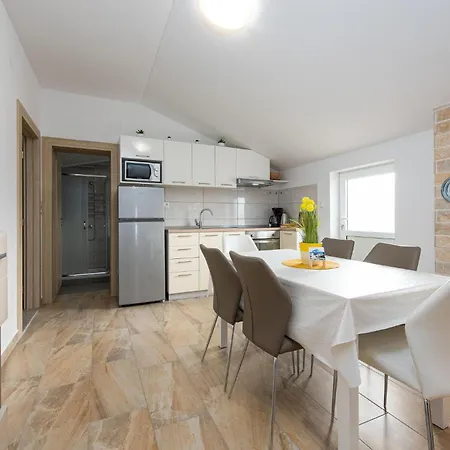 Gorgeous Apartment In Vrsi With Wifi * Vrsi