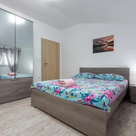 Gorgeous Apartment In Vrsi With Wifi Appartamento