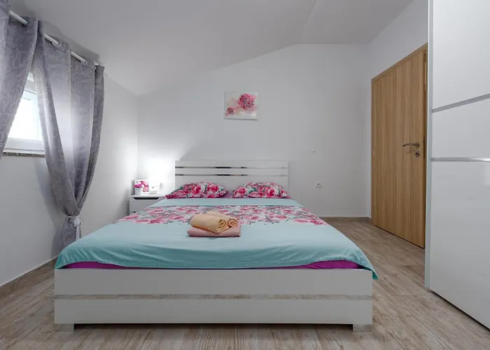 2 Bedroom Lovely In Appartamento *