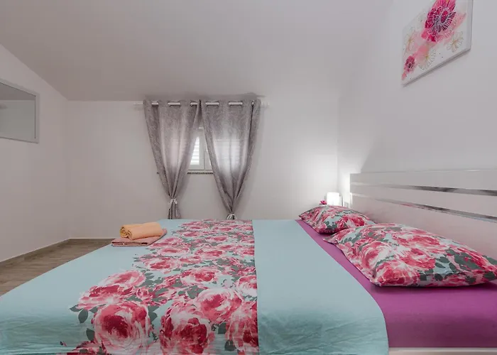 2 Bedroom Lovely In *