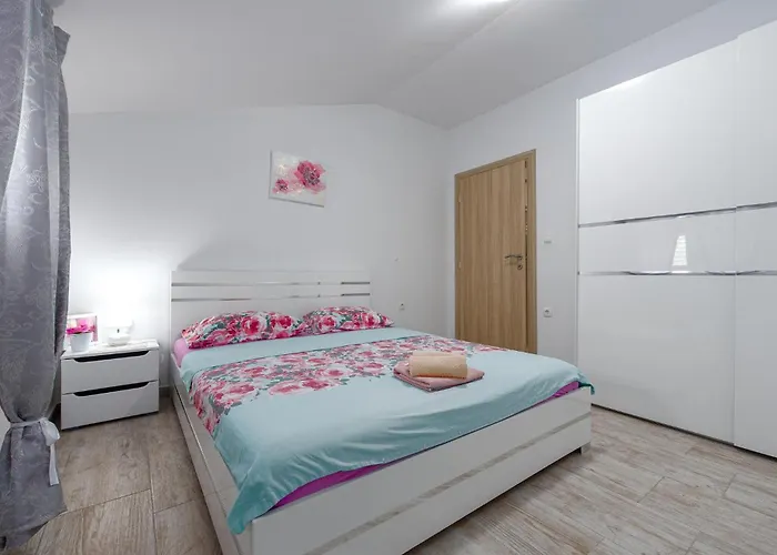 2 Bedroom Lovely In