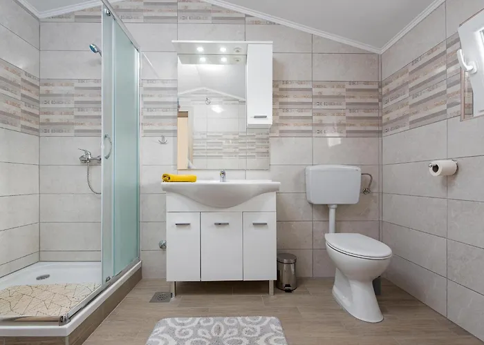 2 Bedroom Lovely In Appartamento