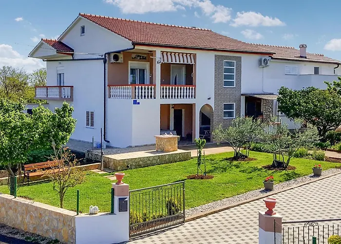 2 Bedroom Lovely In Appartamento *