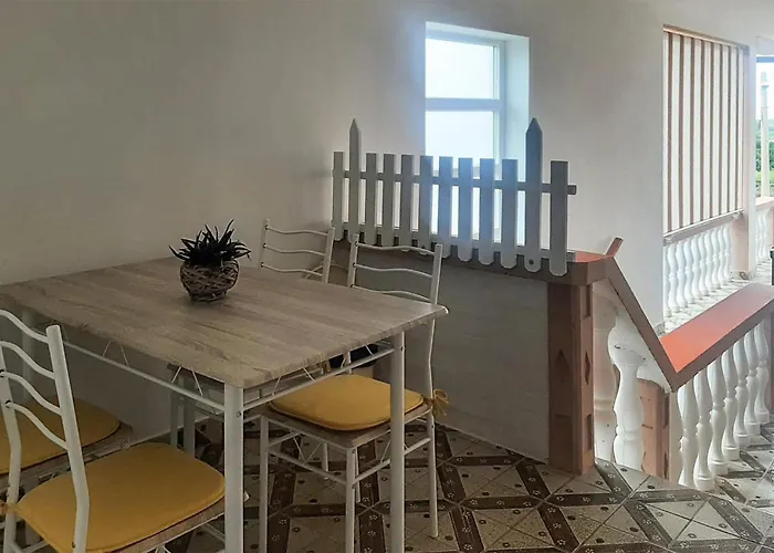 2 Bedroom Lovely In *